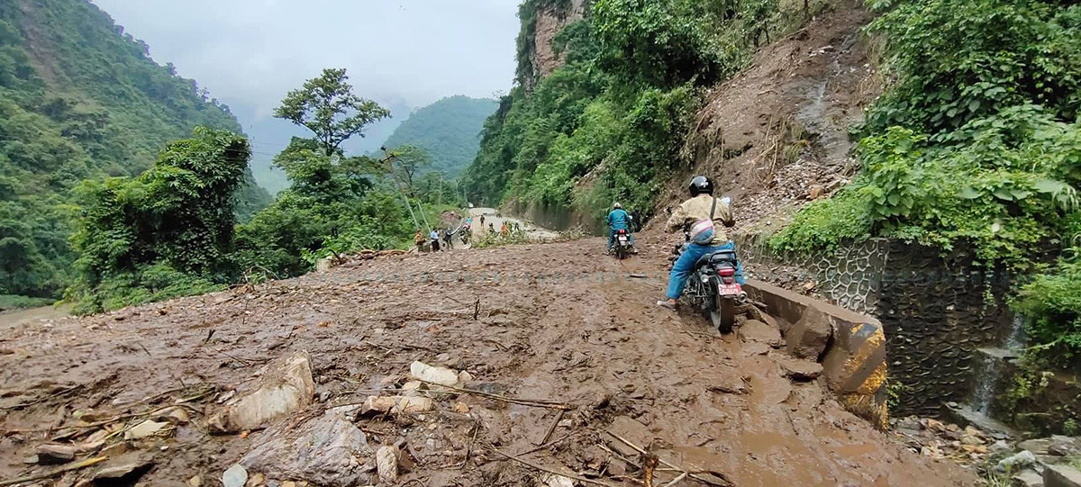 https://www.setopati.com/uploads/shares/2020/sujita/muglim jam sadak/muglin sadak (1).jpg